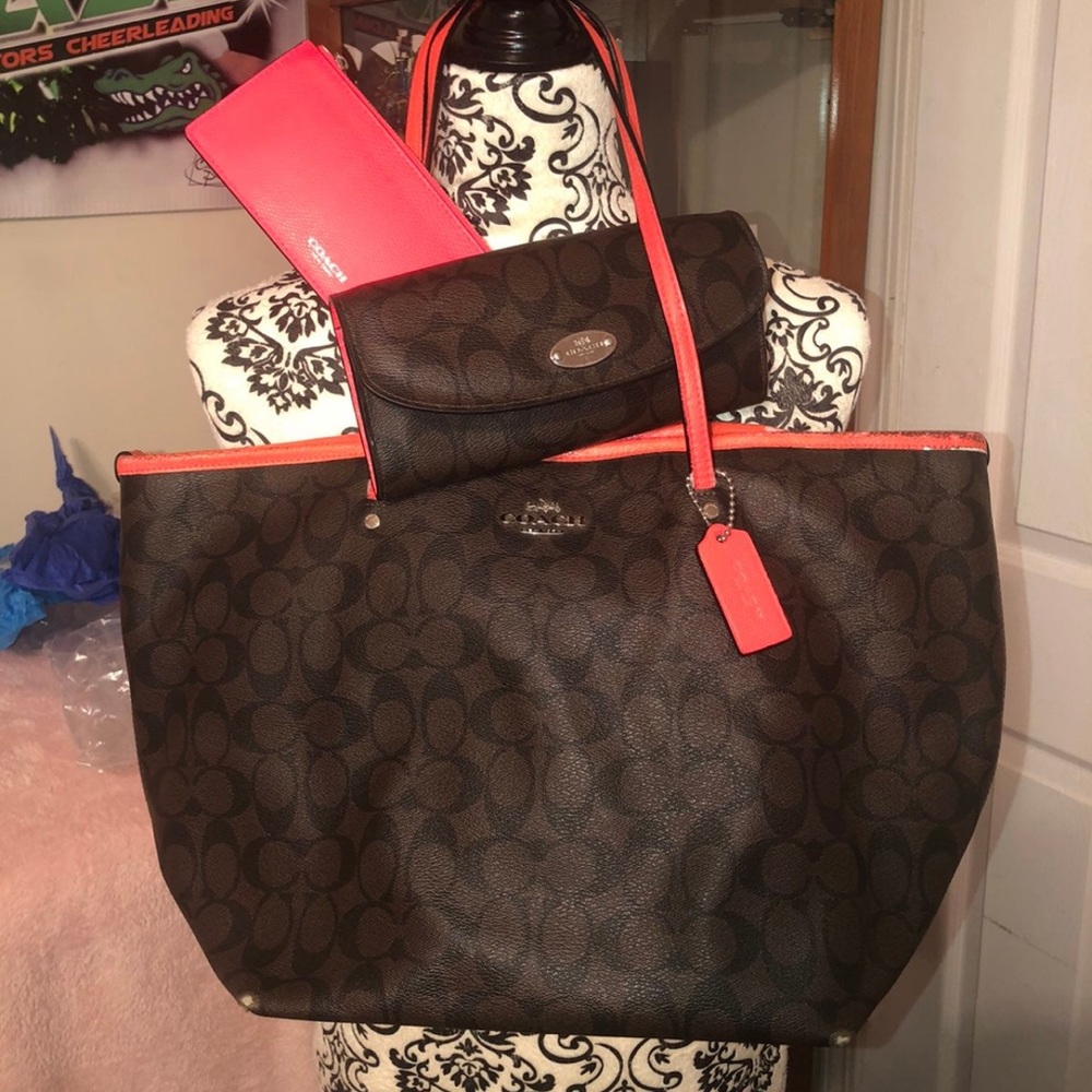 Coach‎ purse/tote with wallet